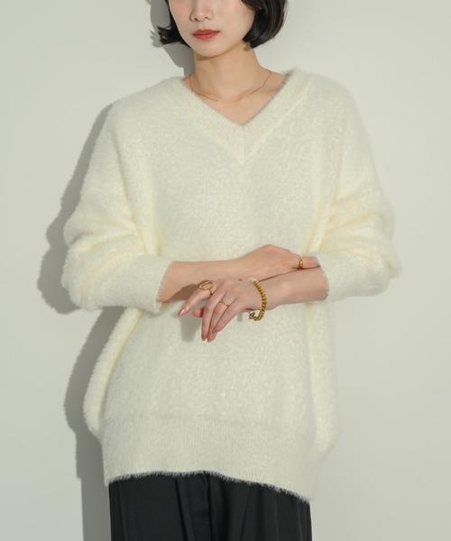 NEUNA(ヌナ)の「オーバーサイズシャギーニット(ニット/セーター・レディース・ピンク/オフホワイト/チャコールグレー/ベージュ/ブラウン・FREE)」の7枚目の写真