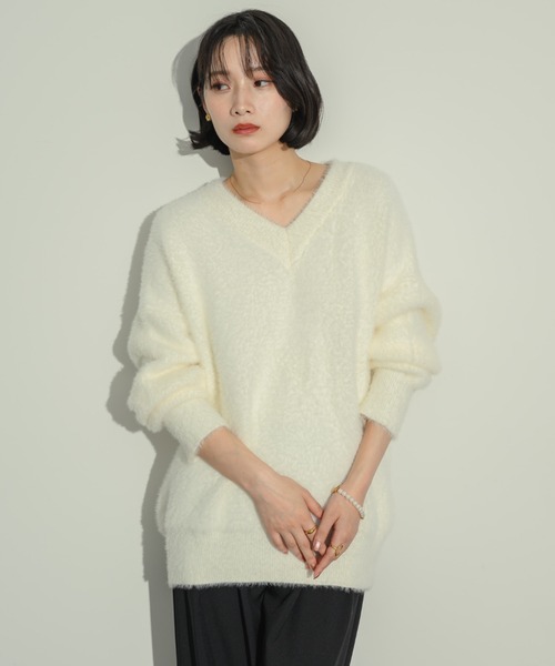 NEUNA(ヌナ)の「オーバーサイズシャギーニット(ニット/セーター・レディース・ピンク/オフホワイト/チャコールグレー/ベージュ/ブラウン・FREE)」の8枚目の写真
