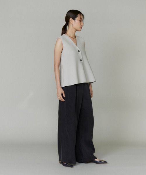 INED（イネド）の「ミラノリブニットジレ（ニット/セーター・レディース・グレー/ブラック・9号）」の9枚目の写真