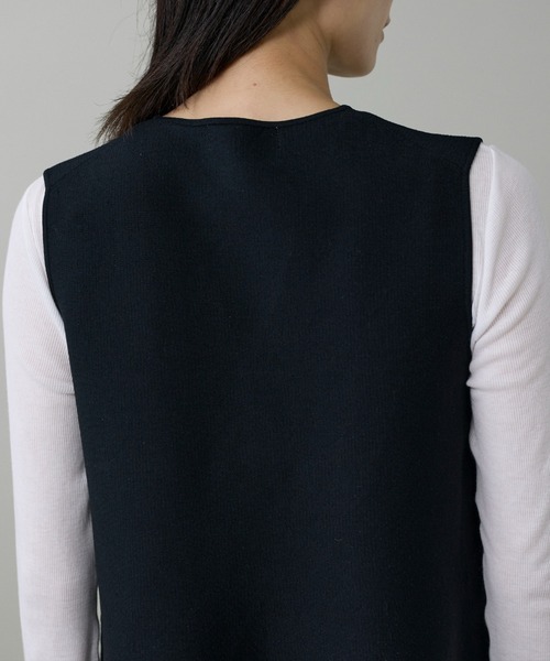 INED（イネド）の「ミラノリブニットジレ（ニット/セーター・レディース・グレー/ブラック・9号）」の16枚目の写真