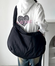 【A4収納】大容量 ミニポーチ付きナイロンショルダーバッグ