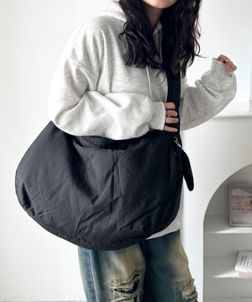 セール】【A4収納】大容量 ミニポーチ付きナイロンショルダーバッグ