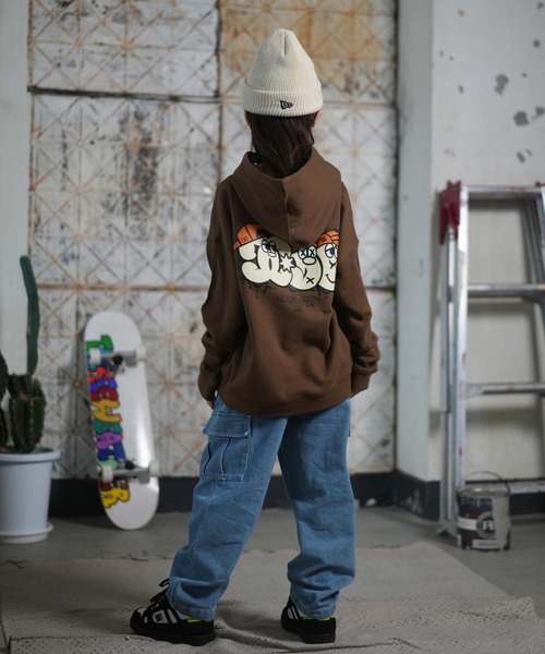 DC(ディーシー)の「DC/ディーシー 25 KD SK CREW PH キッズ プルオーバー パーカー YPO254513(パーカー・キッズ・ブラウン/ブラック・160cm/150cm/140cm/130cm/120cm)」の13枚目の写真