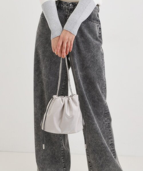 SHOO・LA・RUE（シューラルー）の「チェーンミニショルダーバッグ（ショルダーバッグ・レディース・ブラック/ブロンズ/グレー/シルバー・00）」の5枚目の写真