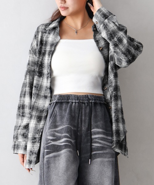 SpRay（スプレイ）の「スタッズ付きオンブレチェックシャツ（シャツ/ブラウス・レディース・ブラック/ネイビー・FREE）」の2枚目の写真