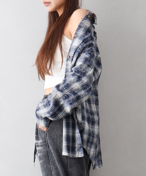 SpRay（スプレイ）の「スタッズ付きオンブレチェックシャツ（シャツ/ブラウス・レディース・ブラック/ネイビー・FREE）」の8枚目の写真