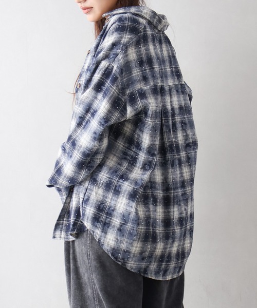 SpRay（スプレイ）の「スタッズ付きオンブレチェックシャツ（シャツ/ブラウス・レディース・ブラック/ネイビー・FREE）」の3枚目の写真