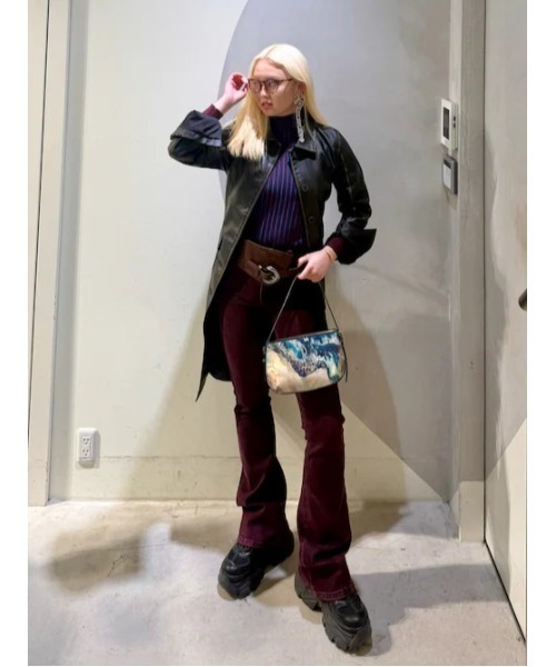 Desigual(デシグアル)の「ヴィンテージ調フェイクレザージャケット(チェスターコート・レディース・ブラック・S/M/L/XS/XL)」の1枚目の写真