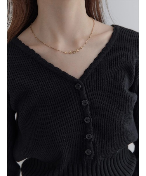 amel（エイメル）の「【RE ARRIVAL】スカラップVネックデザインニット/ブラック（ニット/セーター・レディース・ブラック・FREE）」の4枚目の写真