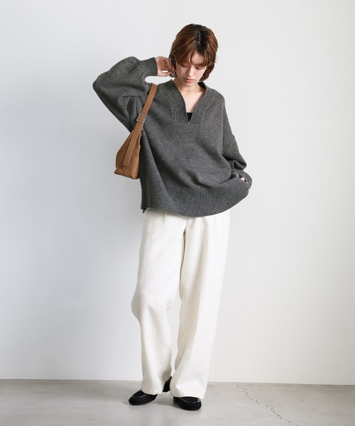 select MOCA(セレクトモカ)の「Vネックボリュームスリーブオーバーニット(ニット/セーター・レディース・チャコールグレー/アイボリー/ブラウン・FREE)」の9枚目の写真