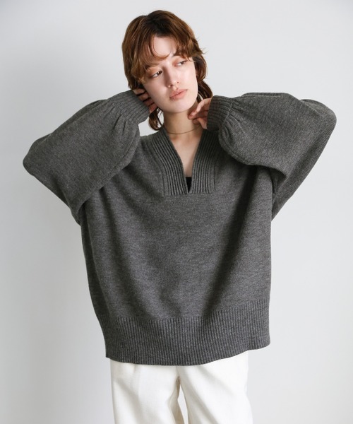 select MOCA(セレクトモカ)の「Vネックボリュームスリーブオーバーニット(ニット/セーター・レディース・チャコールグレー/アイボリー/ブラウン・FREE)」の7枚目の写真