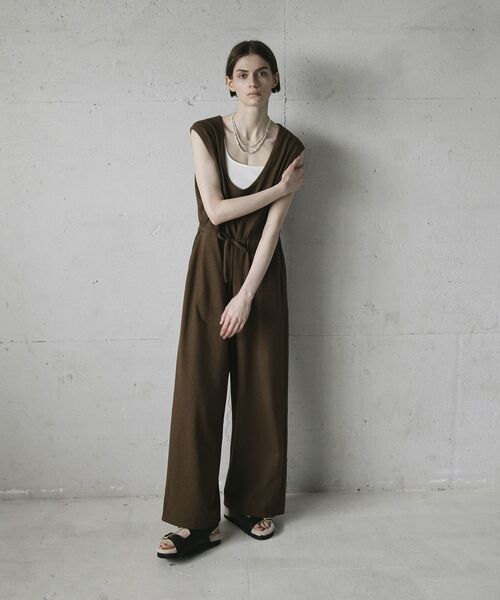 GARAGE OF GOOD CLOTHING（ガレージオブグッドクロージング）の「【日本製】Uネックオールインワン（サロペット/オーバーオール・レディース・ブラウン/チャコールグレー・FREE）」の6枚目の写真