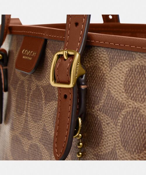 COACH(コーチ)の「タクシー トート バッグ 21・シグネチャー キャンバス(ショルダーバッグ・レディース・ベージュ系その他・ONE)」の7枚目の写真