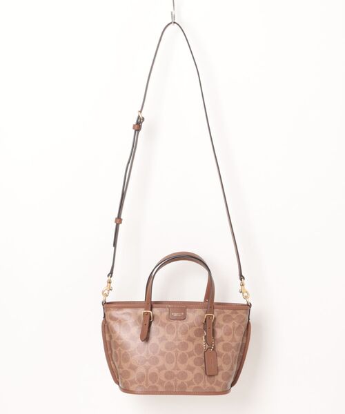 COACH(コーチ)の「タクシー トート バッグ 21・シグネチャー キャンバス(ショルダーバッグ・レディース・ベージュ系その他・ONE)」の8枚目の写真