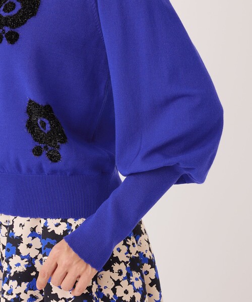 TO BE CHIC(トゥー ビー シック)の「ラメフェザー モチーフニット(ニット/セーター・レディース・ライトブルー/ブラック・40/42)」の4枚目の写真