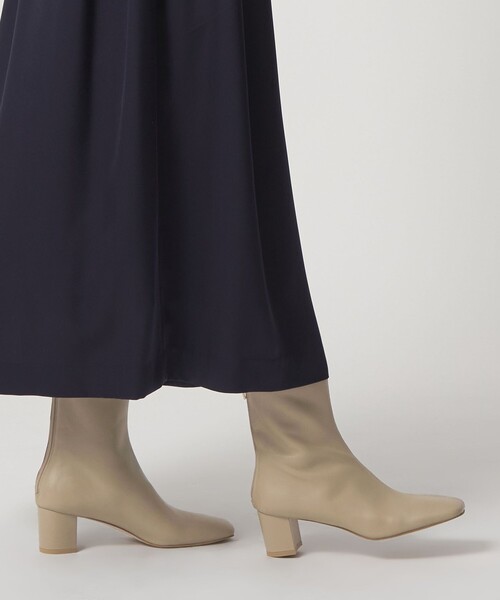 ODETTE E ODILE（オデットエオディール）の「スクエアセンターシーム ショートブーツ55↑（ブーツ・レディース・ブラック/ダークブラウン/ベージュ・24.5cm/23cm/22cm/22.5cm/25cm/23.5cm/24cm）」の5枚目の写真