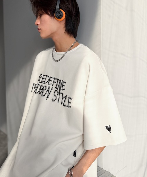 Classical Origin（クラシカルオリジン）の「【接触冷感機能付き】刺繍もシルエットもまるで3Dな主役級アイテム！立体刺繍ドレープダンボールTシャツ／3D Embroidered Draped Double-Knit T-Shirt（Tシャツ/カットソー・メンズ・アイボリー/ブラック・MEDIUM/LARGE/SMALL）」の8枚目の写真
