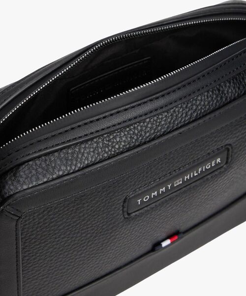 TOMMY HILFIGER(トミーヒルフィガー)の「セントラルリポーターバッグ(ボディバッグ/ウエストポーチ・メンズ・ブラック・FREE)」の4枚目の写真