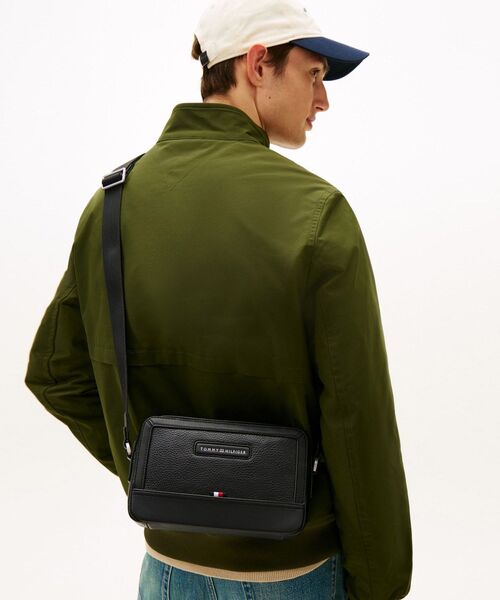 TOMMY HILFIGER(トミーヒルフィガー)の「セントラルリポーターバッグ(ボディバッグ/ウエストポーチ・メンズ・ブラック・FREE)」の5枚目の写真