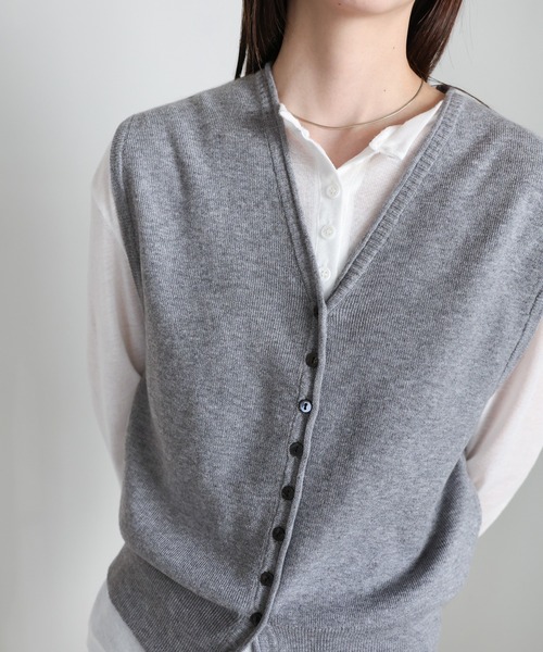 select MOCA（セレクトモカ）の「コンパクトVネックニットベスト