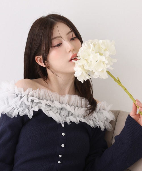 one after another NICE CLAUP（ワンアフターアナザーナイスクラップ）の「【今すぐお届け可能！】チュールフリルオフショルニット（ニット/セーター・レディース・アイボリー/ピンク/ネイビー/杢グレー・FREE）」の10枚目の写真