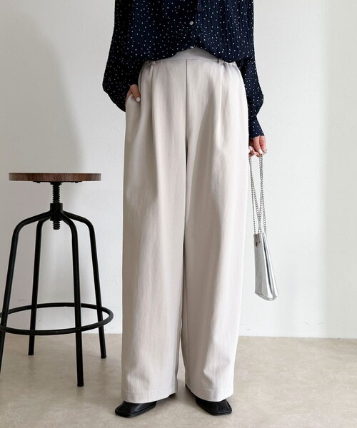 fredy emue(フレディエミュ)の「【セットアップ対応】パウダリーツイルイージーセミワイドパンツ(その他パンツ・レディース・ブラック/ベージュ/ネイビー・38/36)」の3枚目の写真