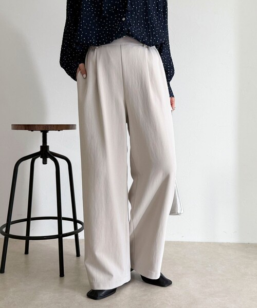 fredy emue(フレディエミュ)の「【セットアップ対応】パウダリーツイルイージーセミワイドパンツ(その他パンツ・レディース・ブラック/ベージュ/ネイビー・38/36)」の22枚目の写真