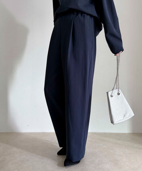 fredy emue(フレディエミュ)の「【セットアップ対応】パウダリーツイルイージーセミワイドパンツ(その他パンツ・レディース・ブラック/ベージュ/ネイビー・38/36)」の15枚目の写真