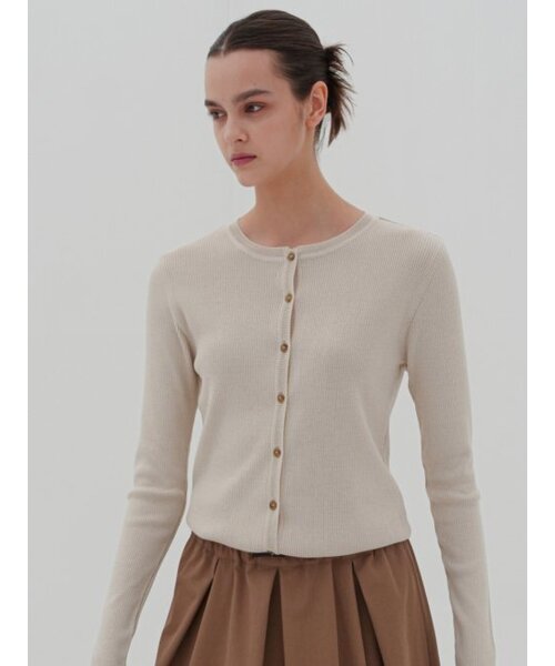 ACUD(アクド)の「Round Neck Ribbed Cardigan _Beige(カーディガン/ボレロ・レディース・ベージュ・FREE)」の2枚目の写真
