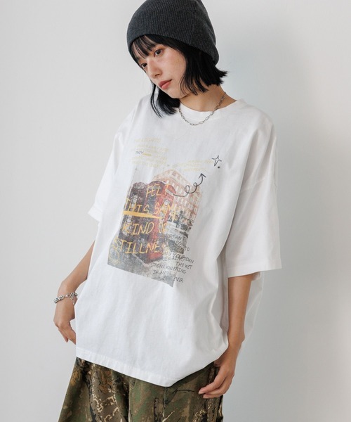 PBLIM(ページボーイリム)の「《UNISEX》ポスターフォトTシャツ フォトプリント / ルーズシルエット(Tシャツ/カットソー・レディース・オフホワイト/チャコールグレー・MEDIUM/LARGE)」の6枚目の写真