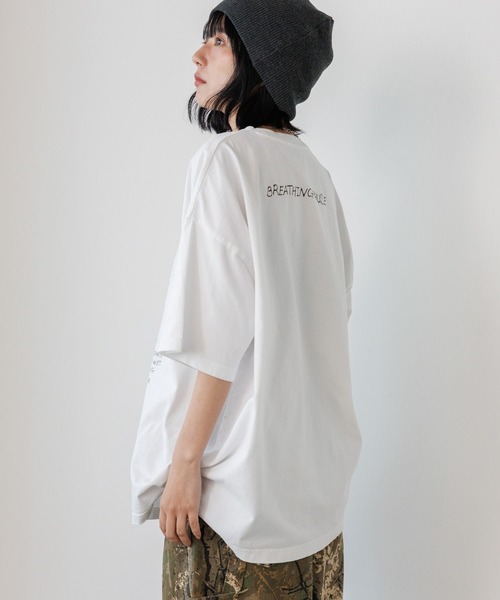 PBLIM(ページボーイリム)の「《UNISEX》ポスターフォトTシャツ フォトプリント / ルーズシルエット(Tシャツ/カットソー・レディース・オフホワイト/チャコールグレー・MEDIUM/LARGE)」の5枚目の写真