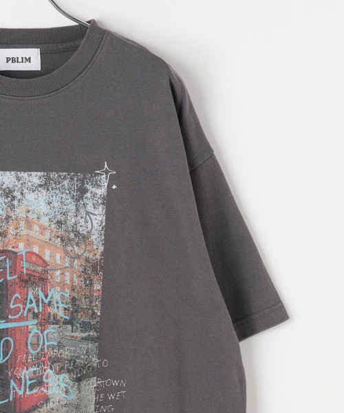 PBLIM(ページボーイリム)の「《UNISEX》ポスターフォトTシャツ フォトプリント / ルーズシルエット(Tシャツ/カットソー・レディース・オフホワイト/チャコールグレー・MEDIUM/LARGE)」の14枚目の写真