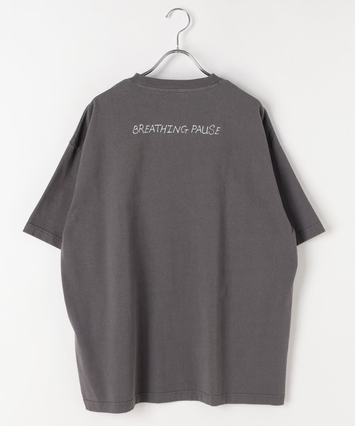 PBLIM(ページボーイリム)の「《UNISEX》ポスターフォトTシャツ フォトプリント / ルーズシルエット(Tシャツ/カットソー・レディース・オフホワイト/チャコールグレー・MEDIUM/LARGE)」の16枚目の写真