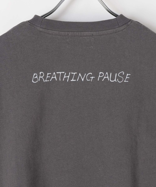 PBLIM(ページボーイリム)の「《UNISEX》ポスターフォトTシャツ フォトプリント / ルーズシルエット(Tシャツ/カットソー・レディース・オフホワイト/チャコールグレー・MEDIUM/LARGE)」の11枚目の写真