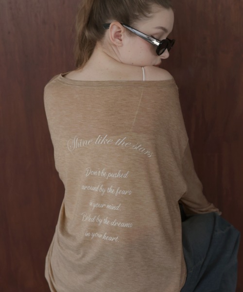 Mili affinity(ミリアフィニティー)の「バックプリント2WAYワンショルシアーTシャツ(Tシャツ/カットソー・レディース・ベージュ/ピンク/ブラック/オフホワイト/グレー・FREE)」の4枚目の写真
