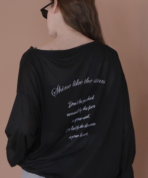 Mili affinity(ミリアフィニティー)の「バックプリント2WAYワンショルシアーTシャツ(Tシャツ/カットソー・レディース・ベージュ/ピンク/ブラック/オフホワイト/グレー・FREE)」の2枚目の写真