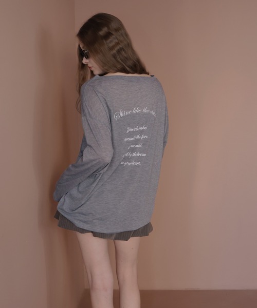 Mili affinity(ミリアフィニティー)の「バックプリント2WAYワンショルシアーTシャツ(Tシャツ/カットソー・レディース・ベージュ/ピンク/ブラック/オフホワイト/グレー・FREE)」の6枚目の写真