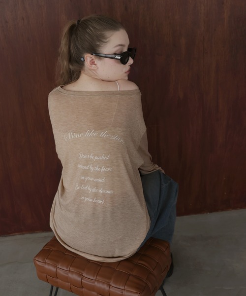Mili affinity(ミリアフィニティー)の「バックプリント2WAYワンショルシアーTシャツ(Tシャツ/カットソー・レディース・ベージュ/ピンク/ブラック/オフホワイト/グレー・FREE)」の13枚目の写真