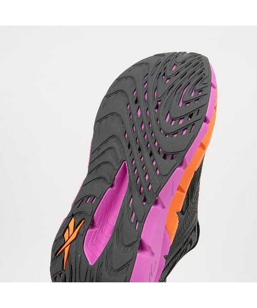 Reebok(リーボック)の「フロートジグ ダブル / FLOATZIG DOUBLE(スニーカー・レディース・ブラック×ピンク/グレー・22.0cm/26.0cm/25.5cm/25.0cm/24.0cm/24.5cm/23.5cm/23.0cm/22.5cm)」の6枚目の写真