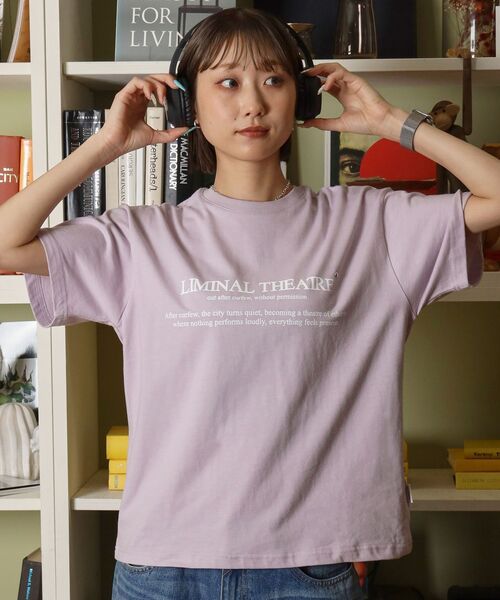 FFEIN(フェイン)の「【FFEIN(フェイン)】シンプルプリントロゴショート丈Tシャツ/ Tシャツ クルーネック 半袖 プリント スタッズ ワンポイント【短丈】(Tシャツ/カットソー・メンズ・ネイビー/ピンク系その他2/ホワイト/ブラック・SMALL/LARGE/MEDIUM)」の1枚目の写真