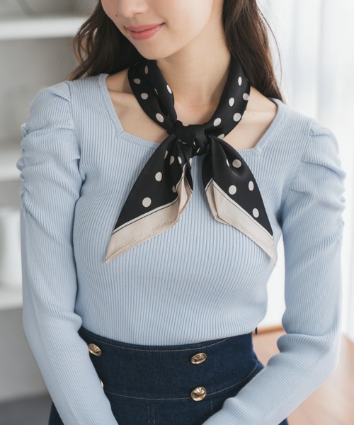 31 Sons de mode(トランテアン ソン ドゥ モード)の「2026春夏新作 スカーフ付きスクエアニット(ニット/セーター・レディース・ネイビー/オフホワイト/ブルー・フリ-)」の5枚目の写真