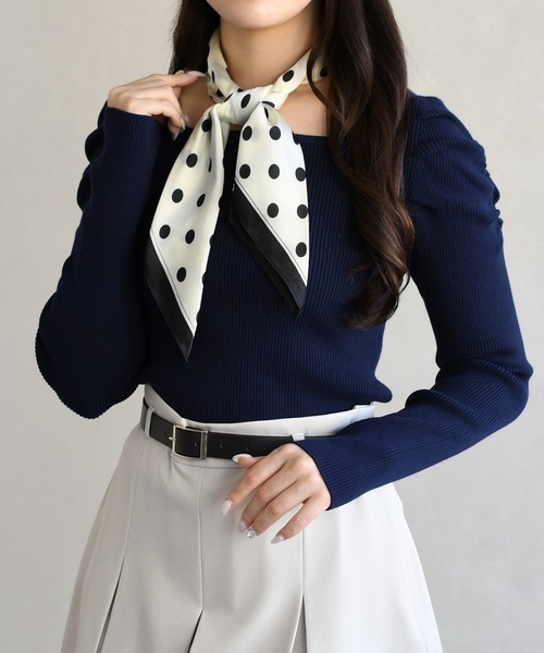 31 Sons de mode(トランテアン ソン ドゥ モード)の「2026春夏新作 スカーフ付きスクエアニット(ニット/セーター・レディース・ネイビー/オフホワイト/ブルー・フリ-)」の6枚目の写真