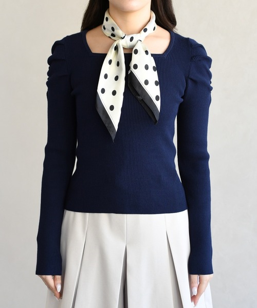 31 Sons de mode(トランテアン ソン ドゥ モード)の「2026春夏新作 スカーフ付きスクエアニット(ニット/セーター・レディース・ネイビー/オフホワイト/ブルー・フリ-)」の12枚目の写真