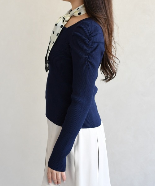31 Sons de mode(トランテアン ソン ドゥ モード)の「2026春夏新作 スカーフ付きスクエアニット(ニット/セーター・レディース・ネイビー/オフホワイト/ブルー・フリ-)」の13枚目の写真