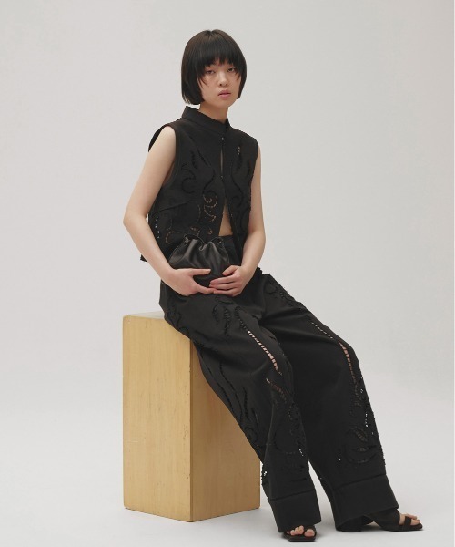 TODAYFUL(トゥデイフル)の「Cut Lace Twill Pants(デニムパンツ・レディース・キナリ/ブラック・38inch/36inch)」の3枚目の写真