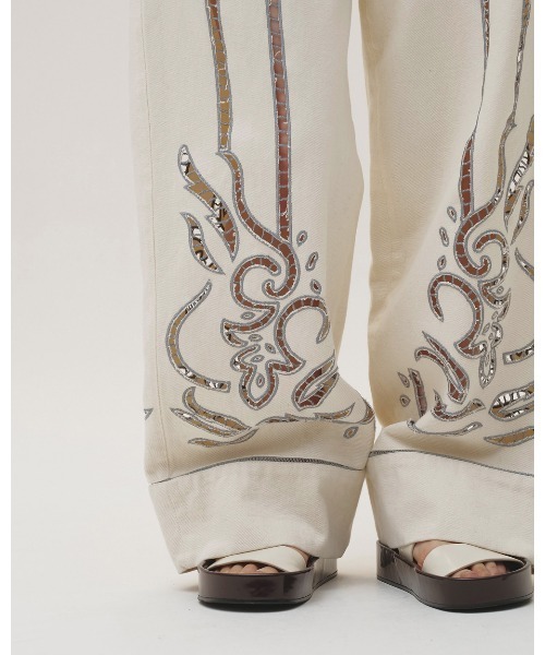 TODAYFUL(トゥデイフル)の「Cut Lace Twill Pants(デニムパンツ・レディース・キナリ/ブラック・38inch/36inch)」の19枚目の写真