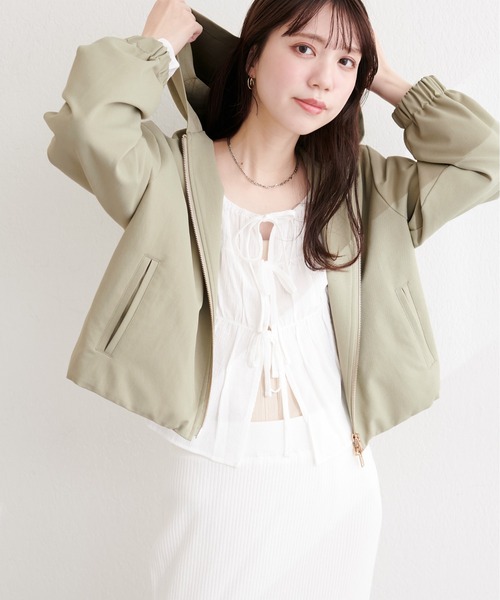 natural couture(ナチュラルクチュール)の「フード付きショート丈ブルゾン(ブルゾン・レディース・ブラウン/アイボリー/カーキ/スミクロ・FREE)」の12枚目の写真