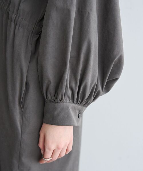 YECCA VECCA（イェッカヴェッカ）の「【UVカット】2way袖バルーンワンピース（シャツワンピース・レディース・ライトベージュ/グリーン系その他3/ラベンダー/チャコールグレー・FREE）」の7枚目の写真