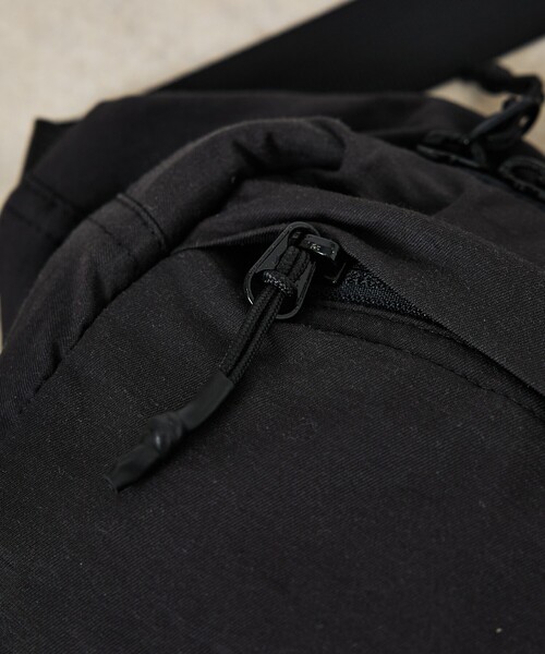 TAION(タイオン)の「【TAION / タイオン】 NON DOWN MOUNTAIN WAIST POUCH /ノンダウン マウンテン ウエストポーチ /ユニセックス 【WEB限定】(ボディバッグ/ウエストポーチ・メンズ・ライトブラウン/ネイビー/ブラック/カーキ・フリー)」の14枚目の写真