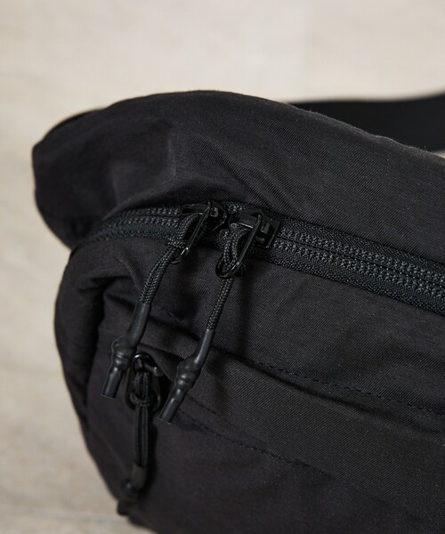 TAION(タイオン)の「【TAION / タイオン】 NON DOWN MOUNTAIN WAIST POUCH /ノンダウン マウンテン ウエストポーチ /ユニセックス 【WEB限定】(ボディバッグ/ウエストポーチ・メンズ・ライトブラウン/ネイビー/ブラック/カーキ・フリー)」の15枚目の写真